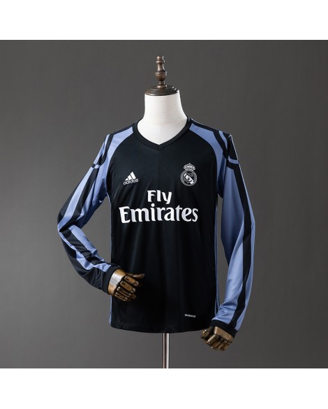 Retro-Langarm-Auswärtstrikot von Real Madrid für die Saison 16/17 – das dritte Auswärtstrikot