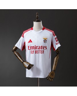 Das dritte Auswärtstrikot von Benfica für die Saison 25/26