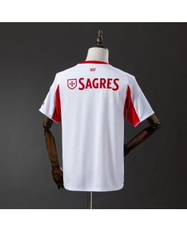 Das dritte Auswärtstrikot von Benfica für die Saison 25/26