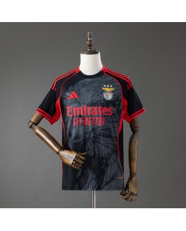 Benfica 26/27 Sondertrikot mit Adler - Schwarz & Rot