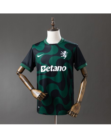 Das dritte Auswärtstrikot von Sporting Lissabon für die Saison 25/26 Das dritte Auswärtstrikot von Sporting Lissabon für die Saison 25/26