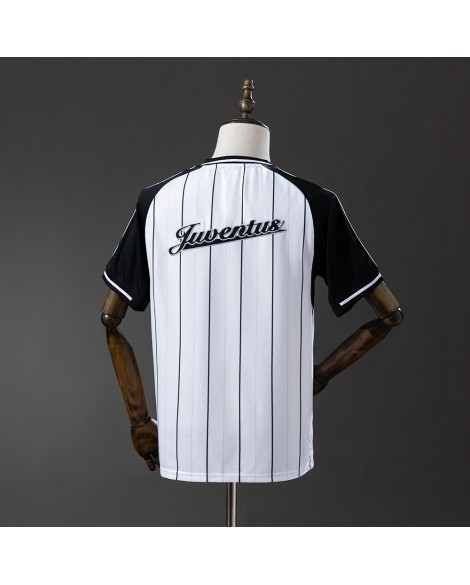 weißes Juventus-Baseballtrikot