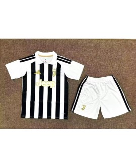 Juventus Heimtrikot für die Saison 2026/27 (Trikot + Hose) - Kind
