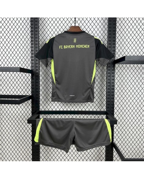 Bayern München Torwart-Ausrüstung 2025/26 (Trikot + Hose)