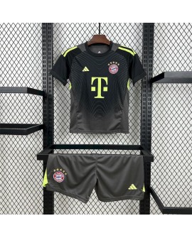 Bayern München Torwart-Ausrüstung 2025/26 (Trikot + Hose)