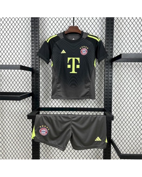 Bayern München Torwart-Ausrüstung 2025/26 (Trikot + Hose)