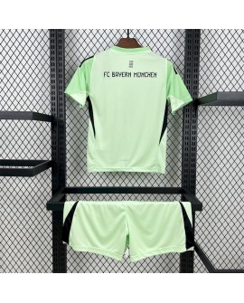 Bayern München Torwart-Ausrüstung 2025/26 (Trikot + Hose)