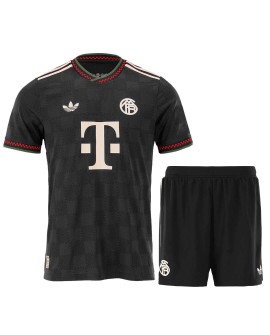 Das dritte Auswärtstrikot und die Shorts des FC Bayern München für die Saison 2025/26