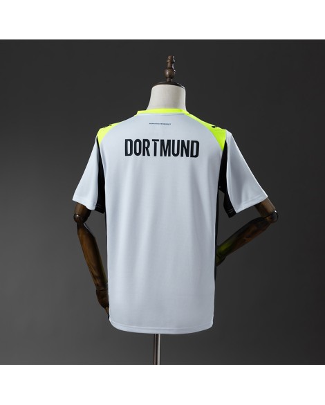 Auswärtstrikot des Borussia Dortmund Fußballvereins 25/26 Auswärtstrikot des Borussia Dortmund Fußballvereins 25/26