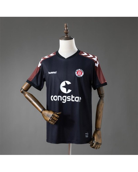 Saint Pauli Heimtrikot in Retro-Design für die Saison 15/16 Saint Pauli Heimtrikot in Retro-Design für die Saison 15/16