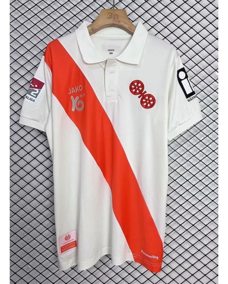 Trikot der Fußballmannschaft Mainz 05 für die Saison 2025