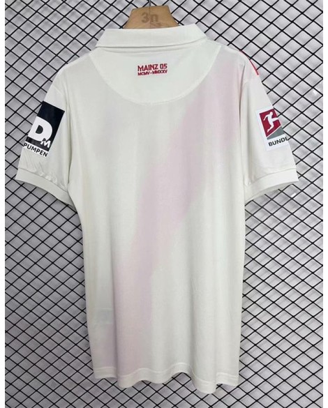 Trikot der Fußballmannschaft Mainz 05 für die Saison 2025