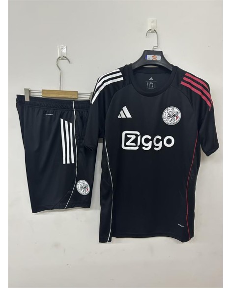 Ajax Trainingsanzug, schwarz, Saison 25/26 (Trikot + Shorts)