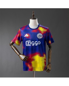 Ajax-Trikot der Saison 25/26 mit Graffiti-Motiv