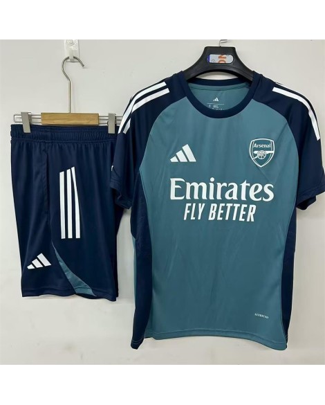 Arsenal Trainingsanzug für die Saison 25/26 (Trikot + Shorts) – Marineblau Arsenal Trainingsanzug für die Saison 25/26 (Trikot + Shorts) – Marineblau