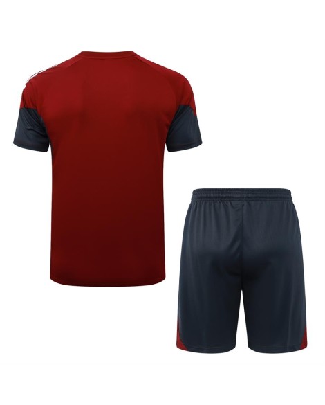 Arsenal 2526 Kurzarmanzug in Bordeauxrot (weißes Vereinswappen) (Hemd + Shorts)