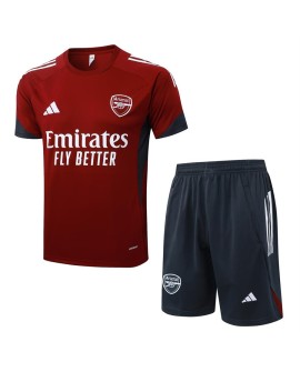 Arsenal 2526 Kurzarmanzug in Bordeauxrot (weißes Vereinswappen) (Hemd + Shorts)