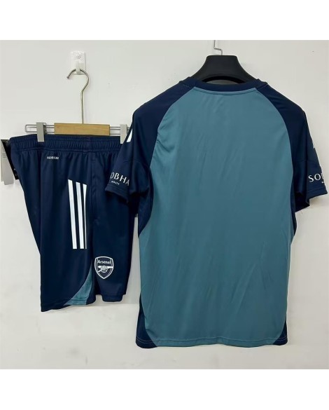 Arsenal Trainingsanzug für die Saison 25/26 (Trikot + Shorts) – Marineblau Arsenal Trainingsanzug für die Saison 25/26 (Trikot + Shorts) – Marineblau