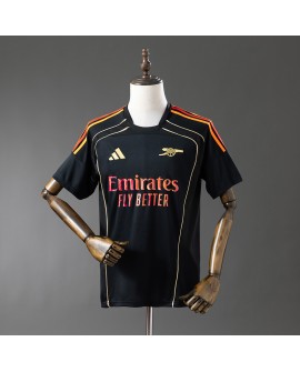 Arsenal 25/26 Kooperation – Schwarzes Trikot