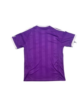 Aston Villa-Torwart im lila Trikot 25/26