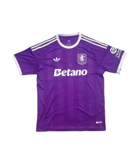 Aston Villa-Torwart im lila Trikot 25/26