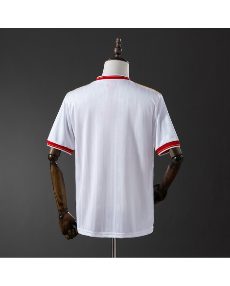 Liverpools Auswärtstrikot der Saison 85/86 im Retro