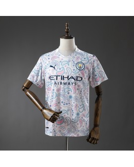 Manchester Citys drittes Auswärtstrikot der Saison 20/21 im Retro