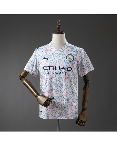 Manchester Citys drittes Auswärtstrikot der Saison 20/21 im Retro