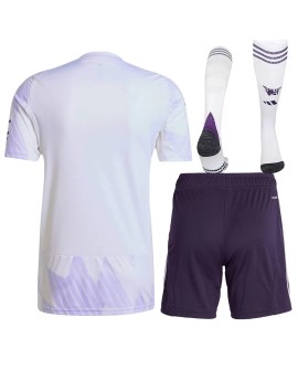 Manchester United Auswärtstrikot 2025/26 (Trikot + Shorts + Socken)