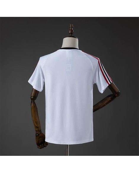 Weißes T-Shirt mit Tribünen-Logo von Manchester United
