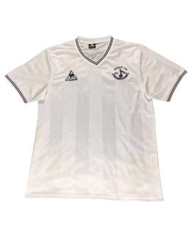 Tottenham Hotspur Retro Trikot 1981/82 entworfen von Le Coq Sportif