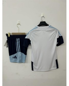 Argentiniens weißes Trainingsoutfit für 2026 (Trikot + Shorts)
