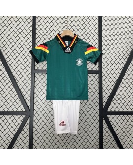 Deutschlands Retro-Auswärtstrikot von 1992 - Kind