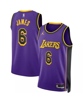 Herren 2022/23 Los Angeles Lakers LeBron James #6 Jordan Brand Purple Swingman Trikot – Statement Edition