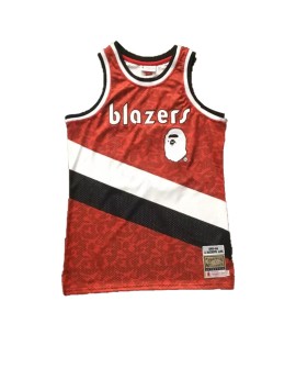 Maillot Swingman de basket ball rouge ABC BAPE x Mitchell, Ness Blazers