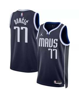 Dallas Mavericks Luka Doncic No. 77 Jordan Brand Navy 2022/23 Statement Edition Swingman Trikot für Herren