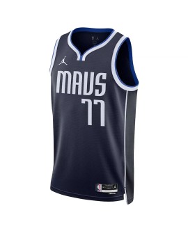 Dallas Mavericks Luka Doncic No. 77 Jordan Brand Navy 2022/23 Statement Edition Swingman Trikot für Herren