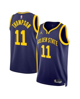 Herren Golden State Warriors No. 11 Jordan Brand Navy 22/23 Swingman Jersey mit Haftungsausschluss Edition